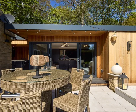 Cedar garden studio with overhang