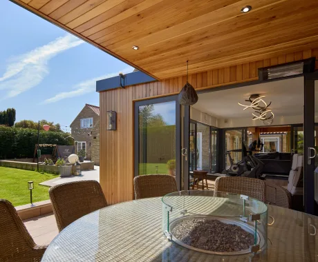 Interlinking garden studio